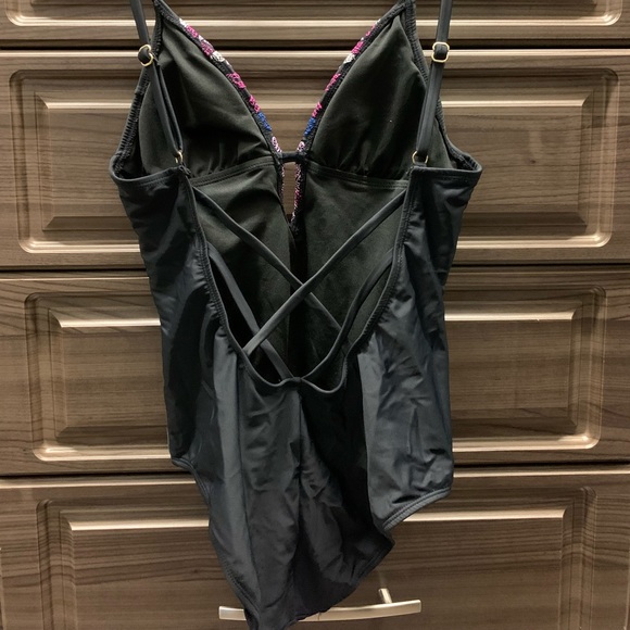 Design Lab Black One Piece with colorful inlay - Picture 3 of 7